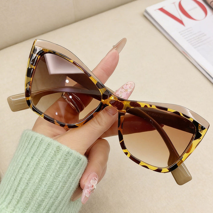 Retro Cat Eye Glasses – Trendy UV Protection Frames for Women