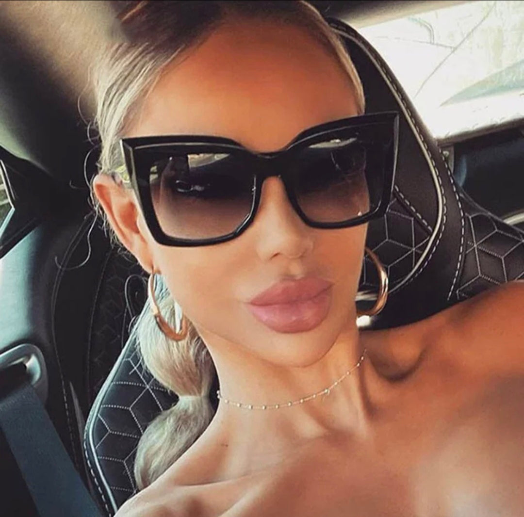 Trendy Cat-Eye black frame with UV protection Sunglasses