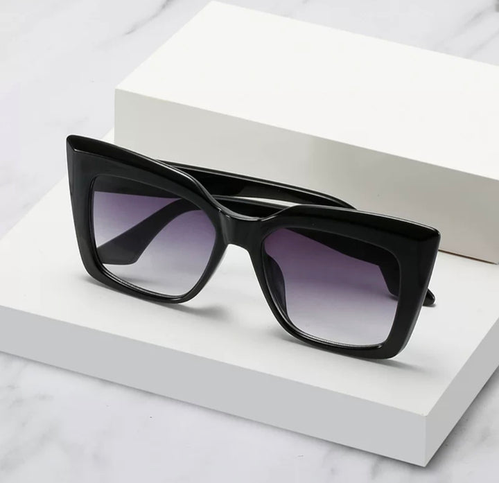 Trendy Cat-Eye black frame with UV protection Sunglasses